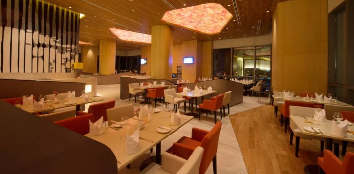 restaurants-_-bars-section-the-square-restaurant-photo3-2-2