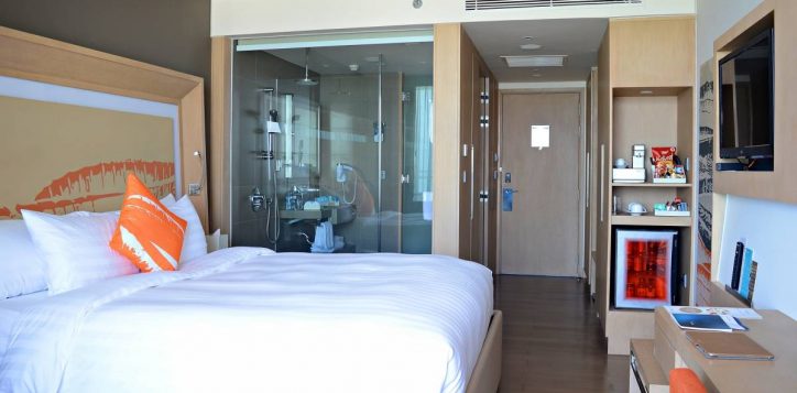 room-_-suite-section-executive-room-king1-2