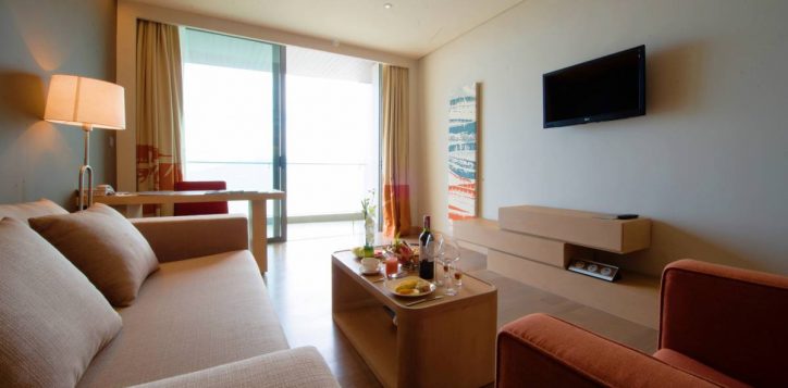 room-_-suite-section-suite-living-room-2-2-2
