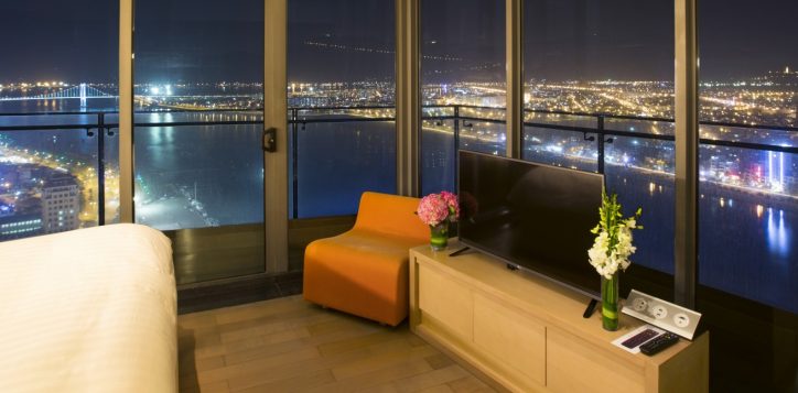 suite-corner-43-2