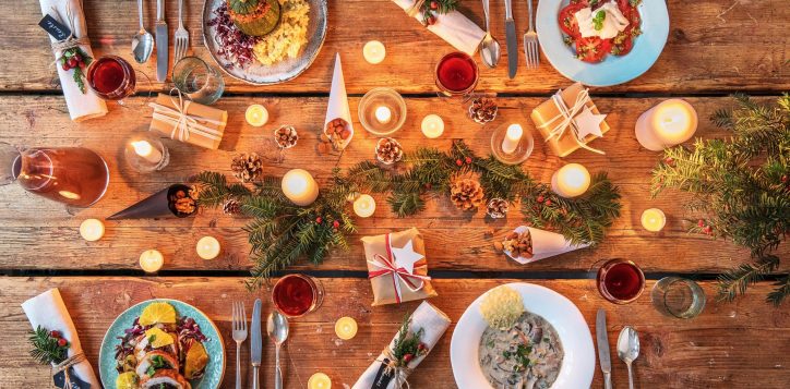 festive-thanksgiving-christmas-holiday-dinner-table3-2