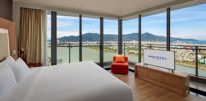 novotel-danang-premier-han-river-corner-suite-2-2