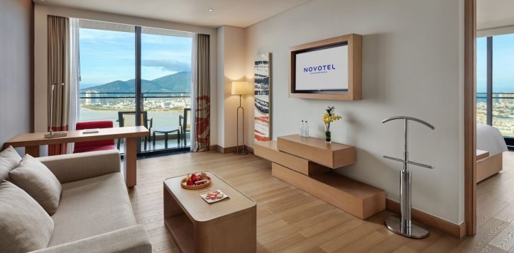 novotel-danang-premier-han-river-corner-suite-3-2