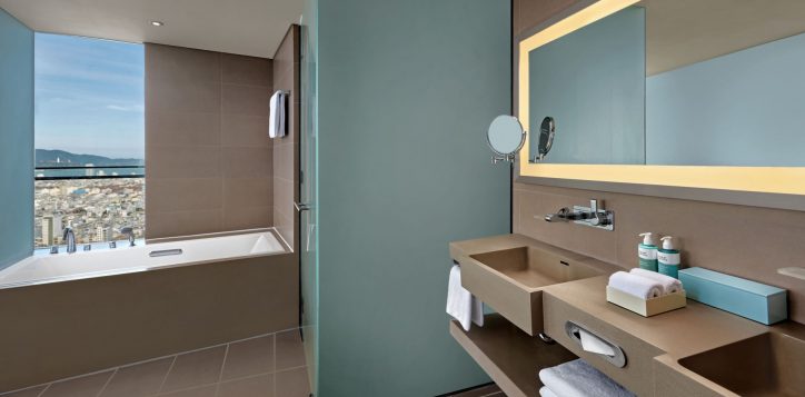 novotel-danang-premier-han-river-corner-suite-4-2