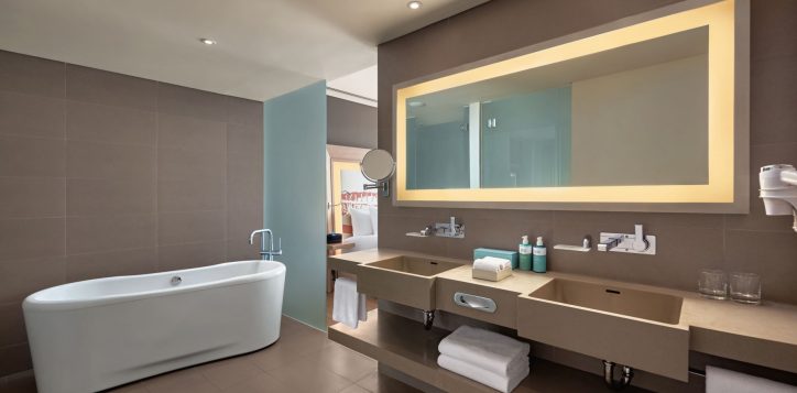 novotel-danang-premier-han-river-suite-1-2