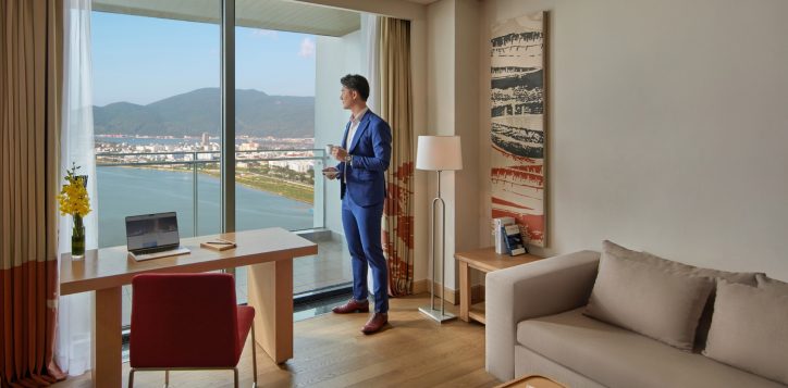novotel-suite-with-model_21598-2-2-2