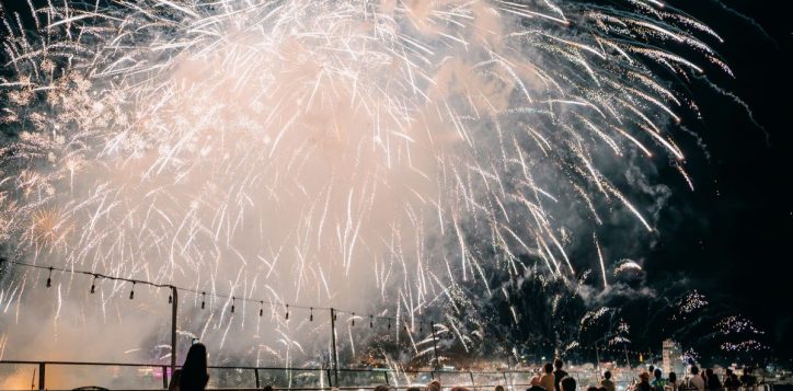 firework-view-at-the-pool-vip-table-2
