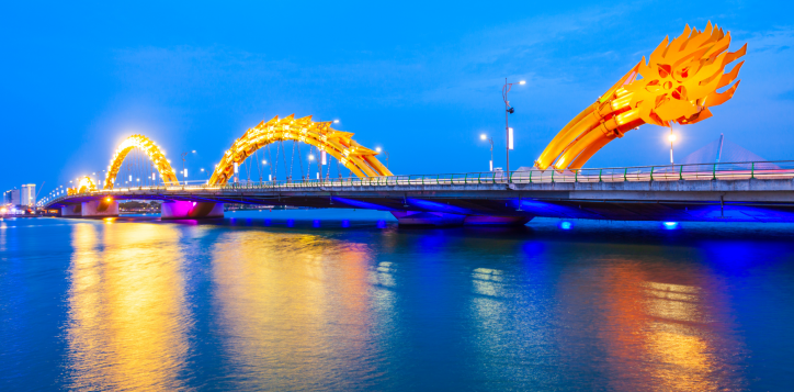 dragon-bridge-in-da-nang-fire-water-show-schedule