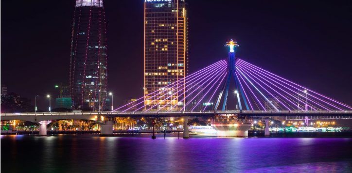 novotel-danang-premier-han-river%ec%97%90%ec%84%9c-%ed%9a%8c%ec%a0%84%ed%95%98%eb%8a%94-%ed%95%9c%ea%b0%95-%eb%8b%a4%eb%a6%ac%ec%9d%98-%eb%a9%8b%ec%a7%84-%ed%92%8d%ea%b2%bd%ec%9d%84-%ea%b0%90%ec%83%81