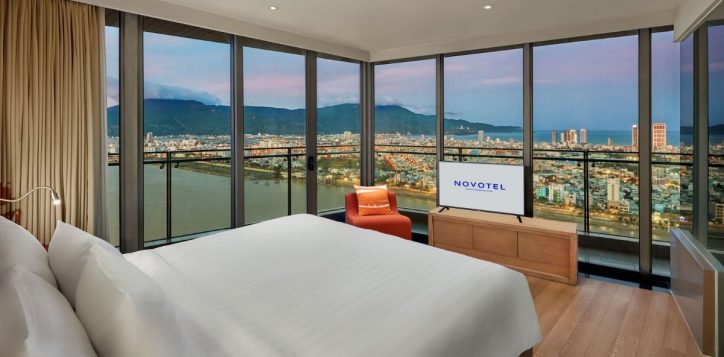 corener-suite-panorama-view-novotel-danang-premier-han-river-2