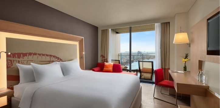 superior-room-novotel-danang-premier-han-river-king-bed