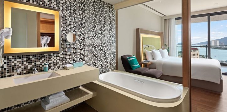 two-bedroom-apartment-bathroom-novotel-danang-premier-han-river-2