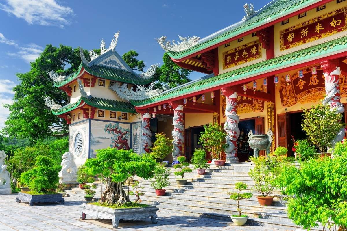 ダナンのリンウン寺：心の平穏を取り戻す旅