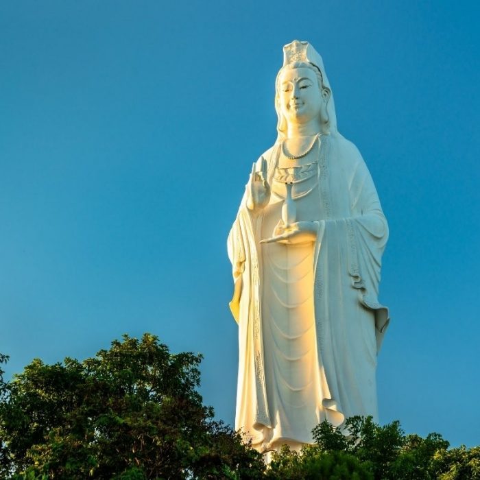 chua-linh-ung-da-nang-hanh-trinh-tim-lai-su-an-yen