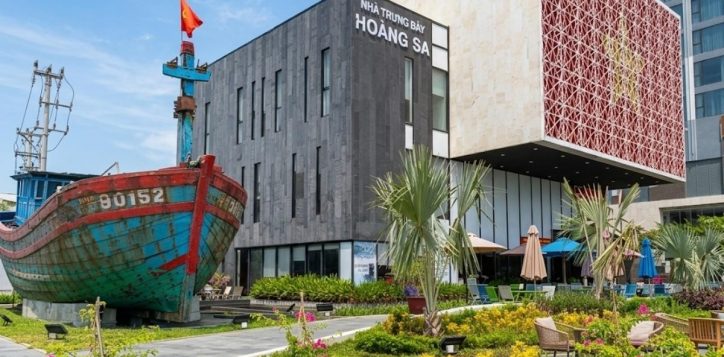 9-ba%cc%89o-tang-no%cc%82%cc%89i-ba%cc%a3%cc%82t-ta%cc%a3i-da-na%cc%86%cc%83ng-ba%cc%a3n-ne%cc%82n-tham-quan-nha-tru%cc%9bng-bay-hoang-sa-2