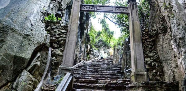 thoi-diem-ly-tuong-de-di-ngu-hanh-son-va-goi-y-lich-trinh-nua-ngay-2