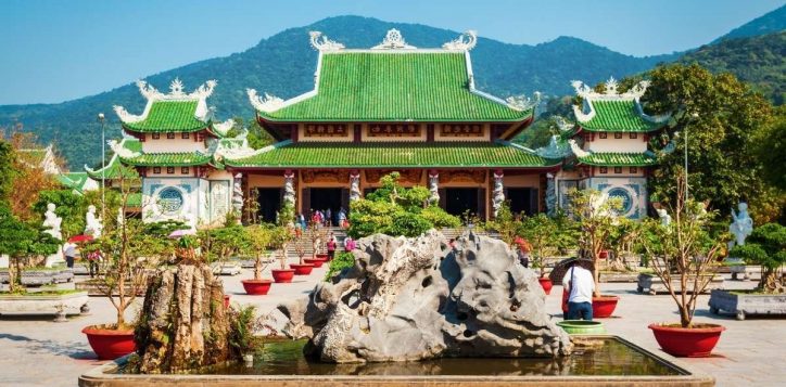 chua-linh-ung-trong-quan-the-ngu-hanh-son-da-nang-2