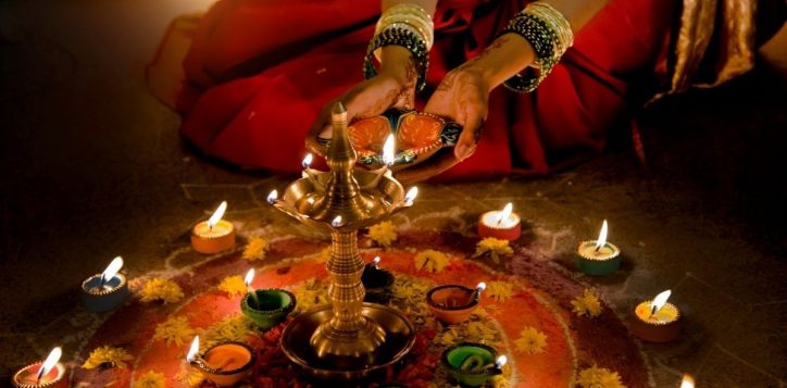 len-ke-hoach-cho-ky-nghi-diwali-4-ngay-ben-song-han-da-nang